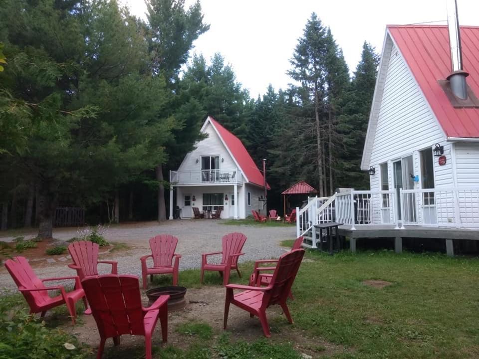 Camping Chalets Spas Pignons Rouges Saint Romain Buitenkant foto