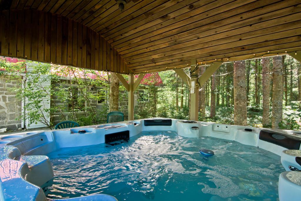 Camping Chalets Spas Pignons Rouges Saint Romain Buitenkant foto